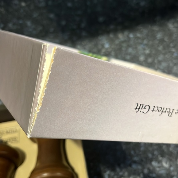 Vintage Wood OLDE THOMPSON Pepper Mill And Salt Shaker Set New Condition - Picture 6 of 10